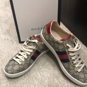 Gucci tennis shoes 61/2 new